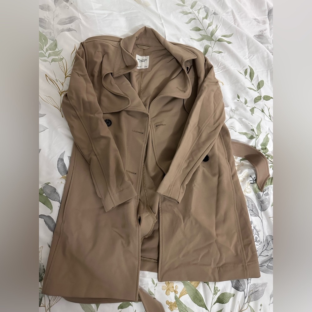 Abercrombie & Fitch trench coat. Size L.